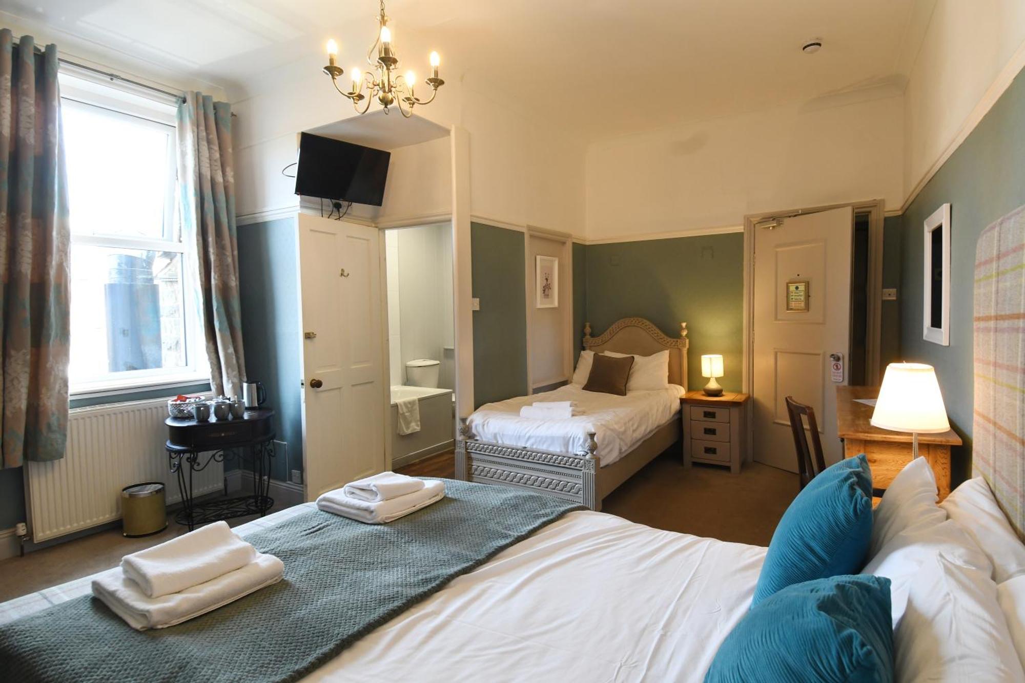 The Inn At Cheltenham Parade Harrogate Bagian luar foto