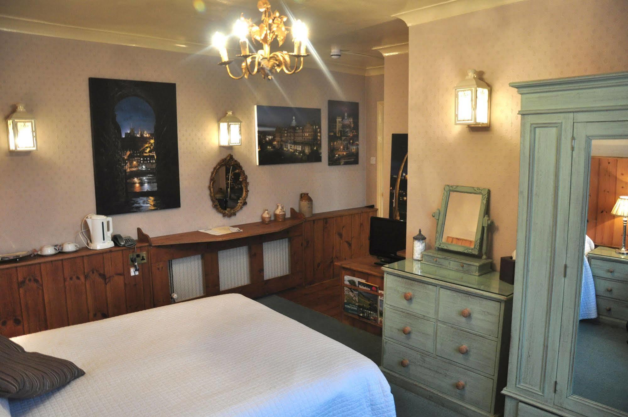 The Inn At Cheltenham Parade Harrogate Bagian luar foto