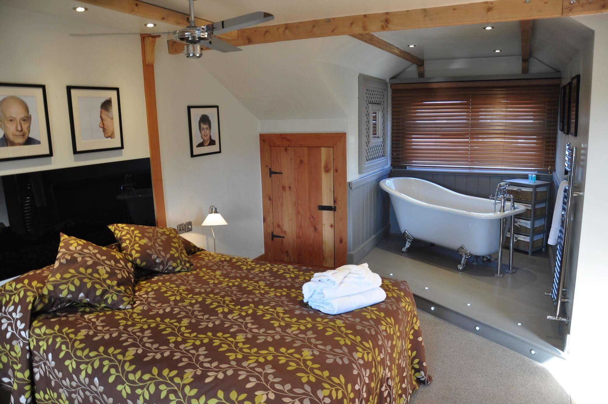 The Inn At Cheltenham Parade Harrogate Bagian luar foto